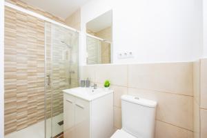 a bathroom with a toilet and a sink and a shower at Gran Sol Family 7 in Felanitx +28 photos