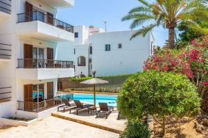 a villa with a swimming pool and palm trees at Gran Sol Family 7 in Felanitx