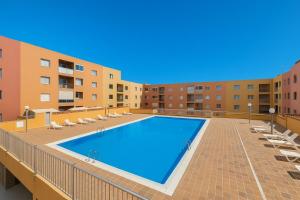 an image of a swimming pool in an apartment complex at Apartamento Erma Candelaria in Candelaria