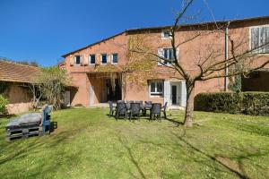 a group of chairs in a yard next to a building at Gite De Marlas in Rieucros