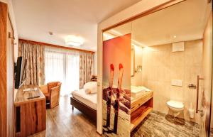 Postel nebo postele na pokoji v ubytování Hotel Arnika