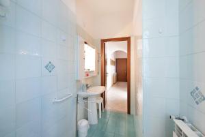 a bathroom with a sink and a toilet in it at Trilocale Mazzini con 2 balconi in Varazze +14 photos