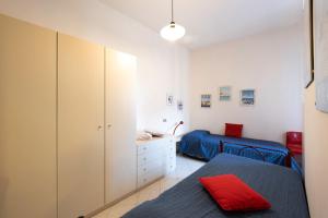 a bedroom with two twin beds and a cabinet at Trilocale Mazzini con 2 balconi in Varazze