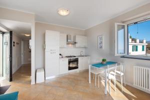 a kitchen and dining room with a table and chairs at Casa Marincanto in Varazze