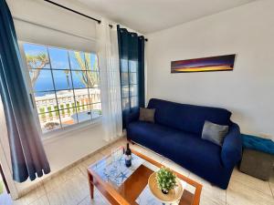 a living room with a blue couch and a table at Atlantic Ocean Rest in Tacoronte