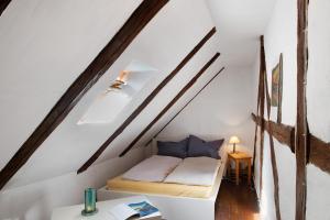 a room with a bed in the attic at Altes Polchower Pfarrhaus in Alt Polchow