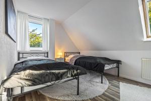 a bedroom with two beds and a window at Gästehaus Oehm in Faßberg