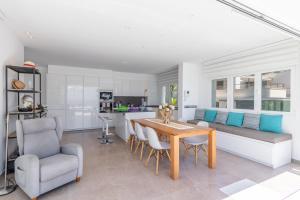 a kitchen and living room with a table and chairs at Casa Viviana in Moraira