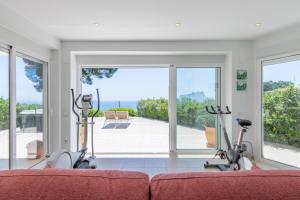 a living room with a couch and gym equipment at Casa Viviana in Moraira