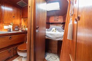a small bathroom with a toilet and a sink at Quo Vadis Yacht in Bisceglie +20 photos
