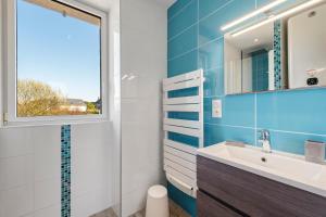 a bathroom with a sink and a mirror at Ker Helo-ana in Brignogan-Plage +16 photos