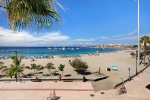 a beach with a bunch of people and the ocean at Loft Guanapay 1 in Arona