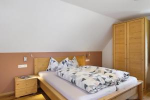 a bedroom with a bed with a wooden headboard at Ferienhaus Hensler in Hinterzarten