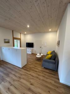 a living room with a couch and a table at Ferienwohnung Derday im Schuttertal in Schuttertal