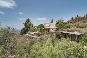 a house on the side of a hill at Casa Juliana Tijarafe in Tijarafe