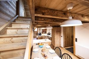 a kitchen and dining room with a table and chairs at L'alpin in Les Déserts