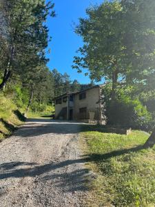 a house on the side of a road at B&B Paradiso in Gubbio