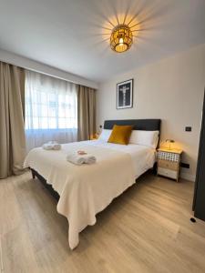 a bedroom with a large bed with a large window at Chalet Mar Y Montaña in Los Silos