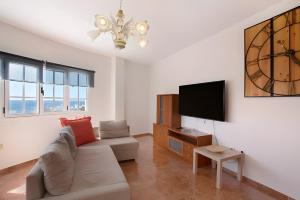 a living room with a couch and a flat screen tv at Casa del Pescador 2 in Santa Cruz de Tenerife