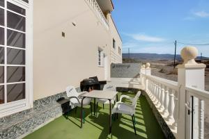 a patio with a table and chairs on a balcony at Casa del Pescador 2 in Santa Cruz de Tenerife