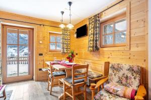 a dining room with a table and chairs at Chalet Panorama Rabbi By Immobilux in Rabbi