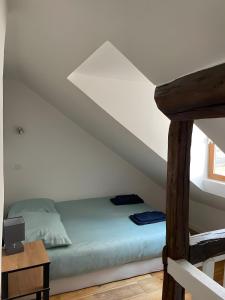 a bedroom with a bed in a attic at Logement Cosy centre Joigny C4 in Joigny