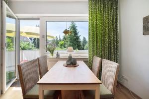 a dining room with a table and chairs and a window at Ferienwohnung Bachem mit Balkon in Bad Neuenahr-Ahrweiler
