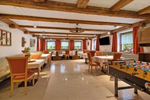 a dining room with tables and a pool table at Bed and Breakfast Ederhof in San Giacomo