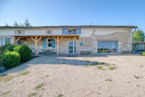 a house with a large yard in front of it at Villa Virginie gite 2 in Faudoas