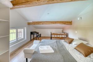 a bedroom with a bed and a piano at Villa Virginie gite 2 in Faudoas +24 photos