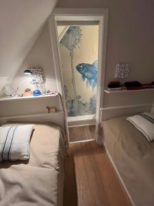 a small room with two beds and a window at Meerchenhaus in Wenningstedt