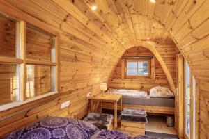 a log cabin with two beds in a room at Campingpod Auf Der Alpakawiese in Arnsberg +13 photos