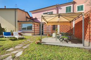 a patio with a table and chairs and an umbrella at Nonna Adele in Sestri Levante