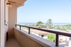 a balcony with a view of the ocean at Appartamento Le Primule in Agrigento