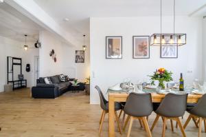 a dining room and living room with a table and chairs at Mäxle's Loft Winzeln in Winzeln