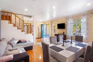a living room with a table and a dining room at Casa Estrela Do Norte in Ponta Delgada
