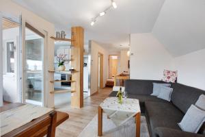 a living room with a couch and a table at Ferienwohnung am Blumengässle in Müllheim