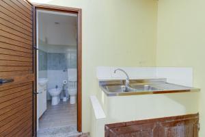 a bathroom with a sink and a toilet at Casa Donatella Torre dei Corsari in Torre Dei Corsari