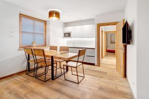 a kitchen and dining room with a table and chairs at Chalet Pieri - Appartamento Bedogn in Bormio