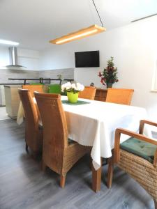 a dining room with a white table and chairs at Karins Pension in Lampertheim