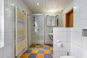 a bathroom with a toilet and a sink at Ferienwohnung Weise in Schafstedt +14 photos