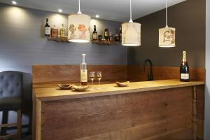 a bar with two glasses and bottles of wine at Kuckucks in Ibach