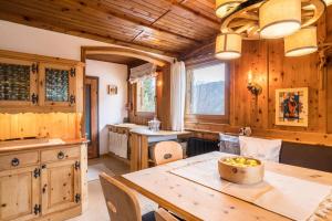 a kitchen with a table with a bowl of fruit on it at Ferienhaus Moarbach in Floronzo +22 photos
