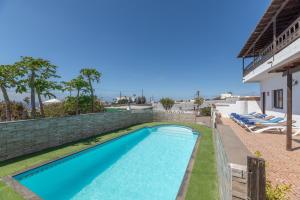 an image of a swimming pool in a villa at Andres House, Tías in Tías