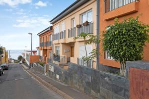 a row of apartment buildings on a street at Duplex India in Tacoronte