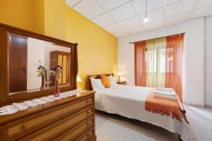 a bedroom with a bed and a large mirror at Apartment T2 Malveiro in Odeceixe