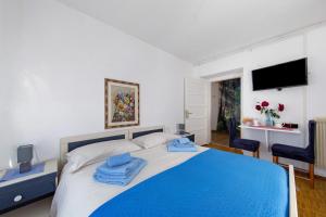 a bedroom with a bed with blue towels on it at Affittacamere Angelina in San Pietro di Cadore