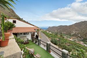 a house with a balcony with a view of the mountains at Casa Tajaraste 2 in Hermigua