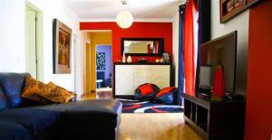 a living room with a couch and a tv at Fernandes Apartment in Carvoeiro