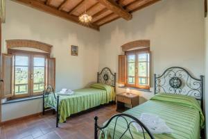 a bedroom with two beds and two windows at Agriturismo Fadanelli - Le Rondini in Lamporecchio +13 photos